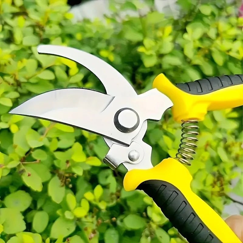 This gardening shear is super easy to use! A good helper for gardening, worry-free and practical gardening hinge and gardening