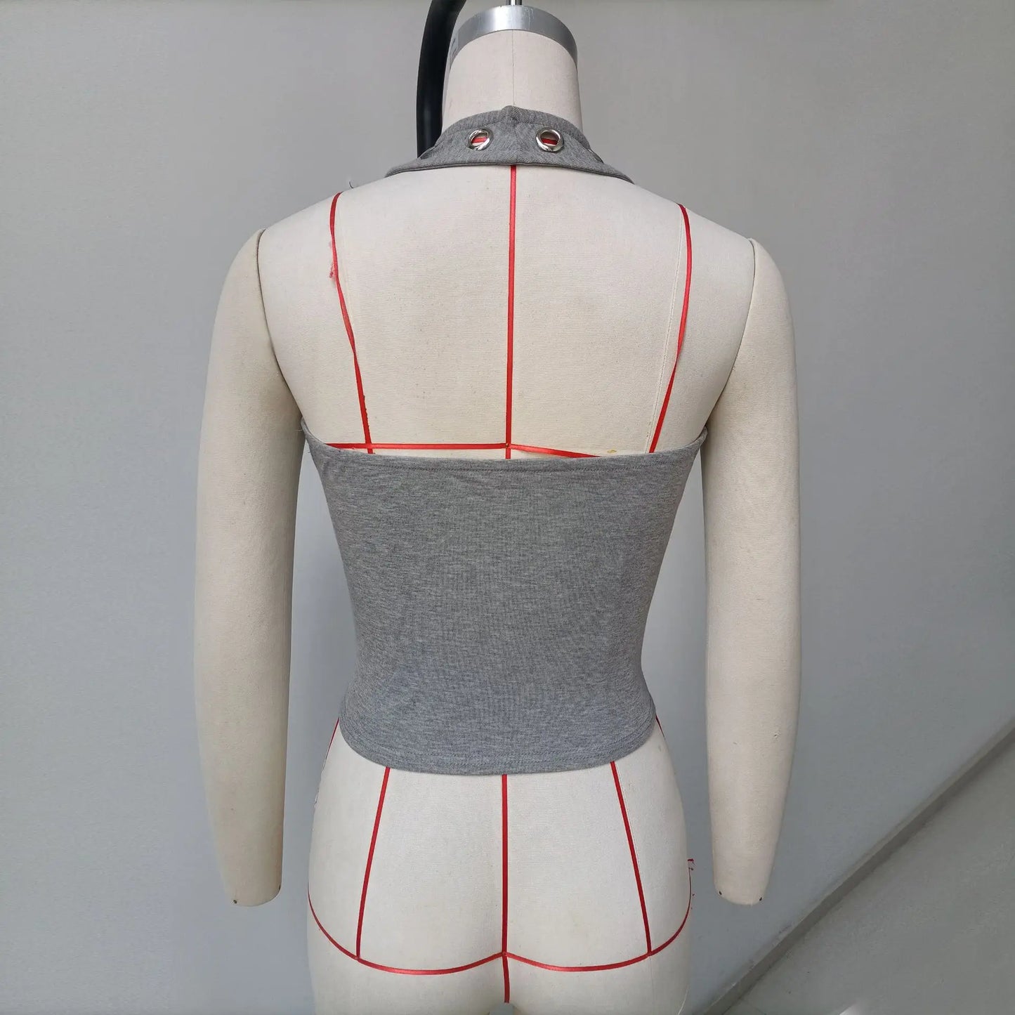 TARUXY Metal Hollow Halter Neck Vest Sexy Hot Girl Plunge Bodycon Solid Color Sleeveless Tanks Casual Club Party Camis Top Y2K