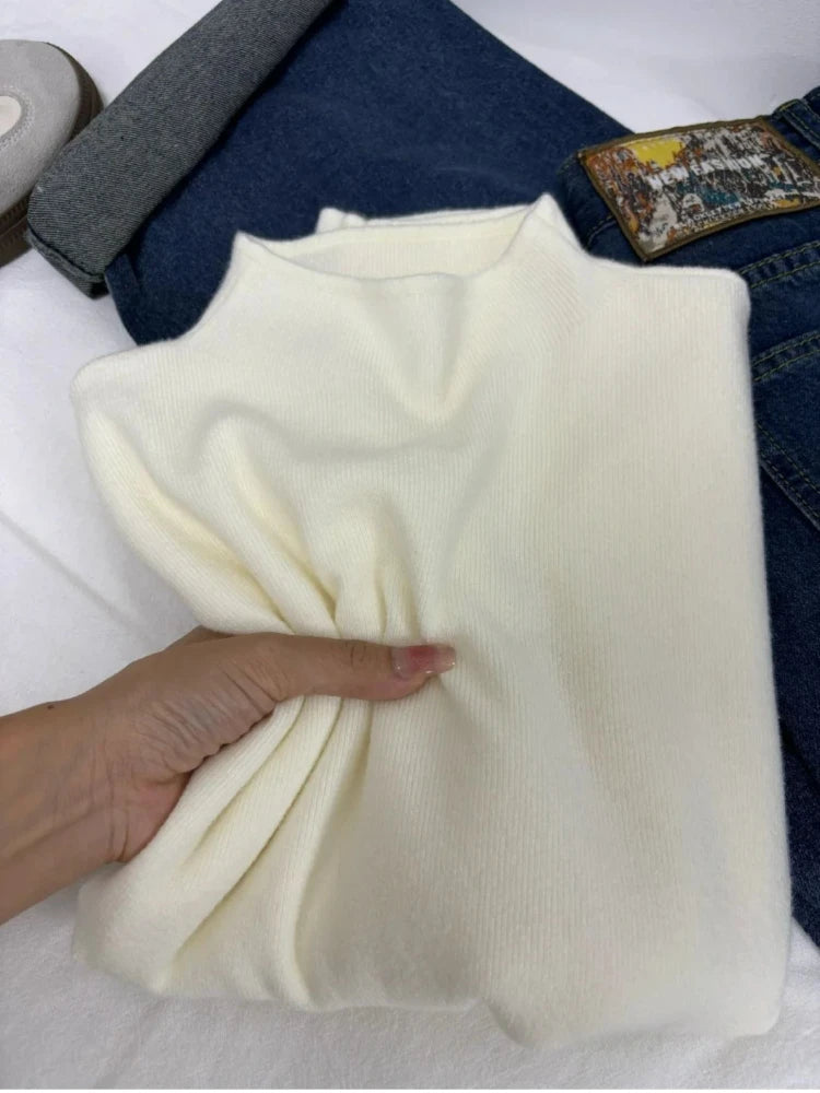 Women's vintage turtleneck sweater — view 2 of 20