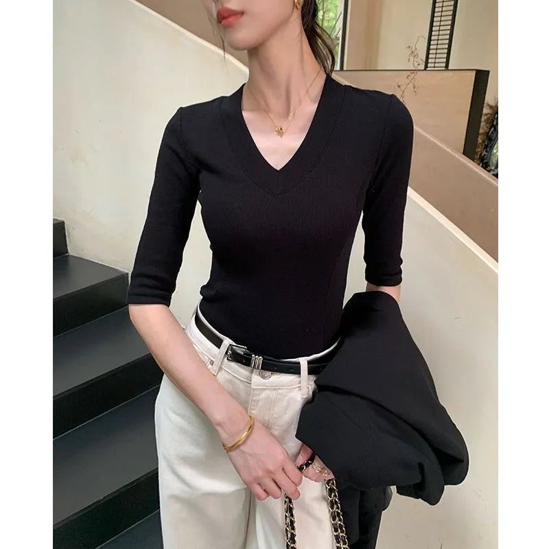 Women's Y2K Black V-Neck Crop T-Shirt - Slim Fit Summer Top