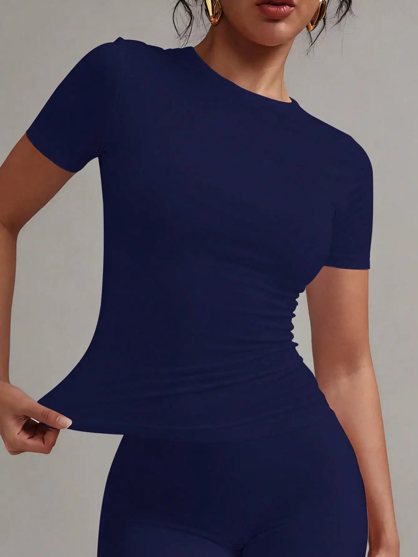 Women's Fitted Round-Neck T-Shirt — Solid Short-Sleeve Summer Tee