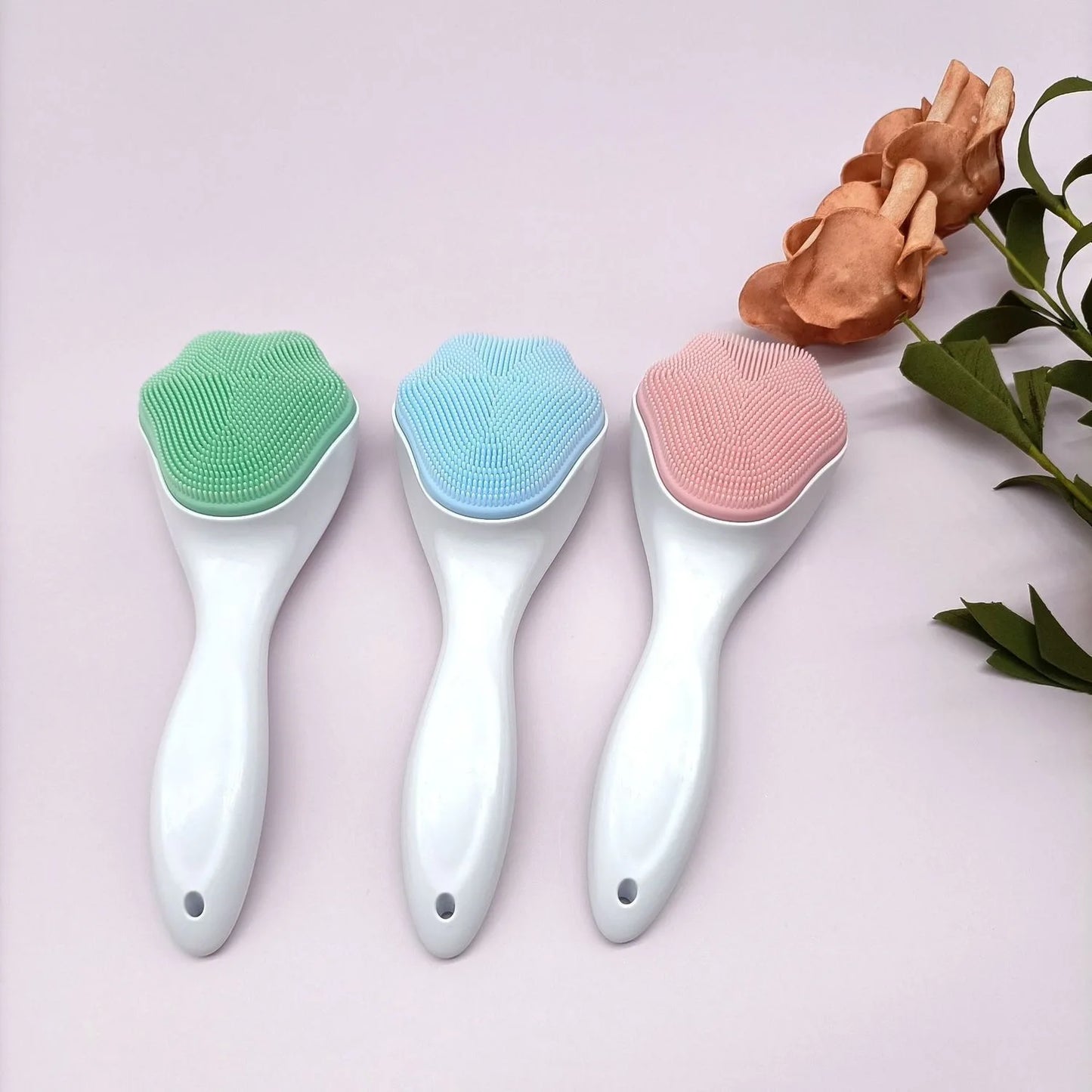 Facial Cleanser Massage Brush with Long Handle, Cat Paw Brush Head, Silicone Soft Hair, Gentle Facial Cleaning Tool.