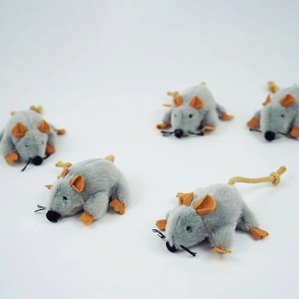 Realistic Plush Mouse Toy with Moving Tail & Sound – photo 3