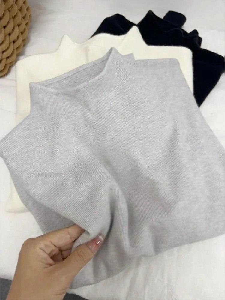 Women's vintage turtleneck sweater — view 3 of 20