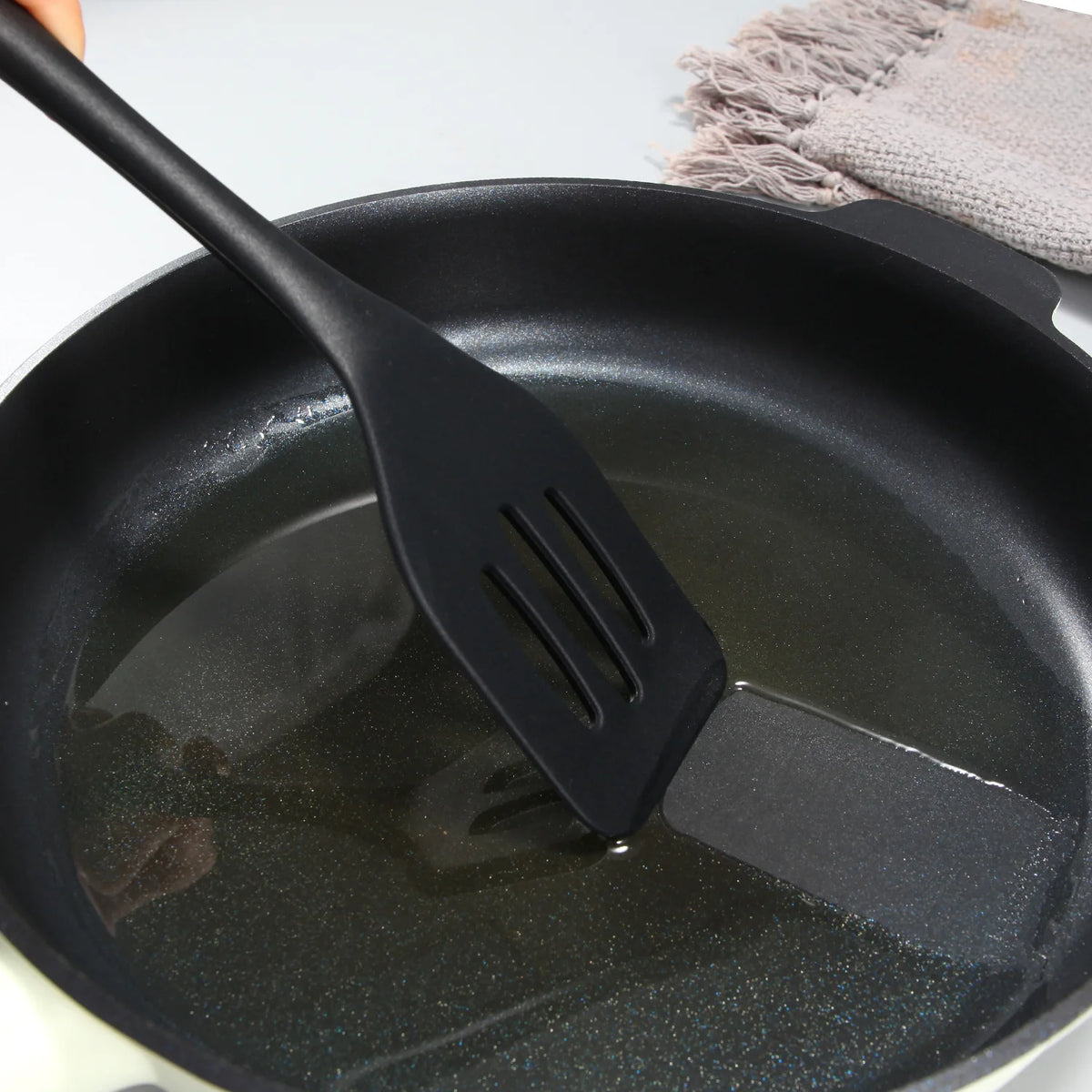 Slotted Silicone Turner - Frying Spatula for Eggs and Fish, 4 Colors - photo 3