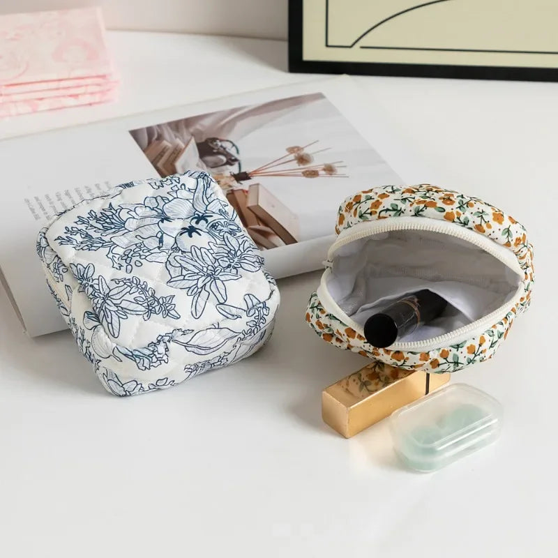 Heart Print Sanitary Napkins Storage Bag Feminine Period Pouch Portable Tampon Organizer Bag Mini Makeup Lipstick Storage Pouch
