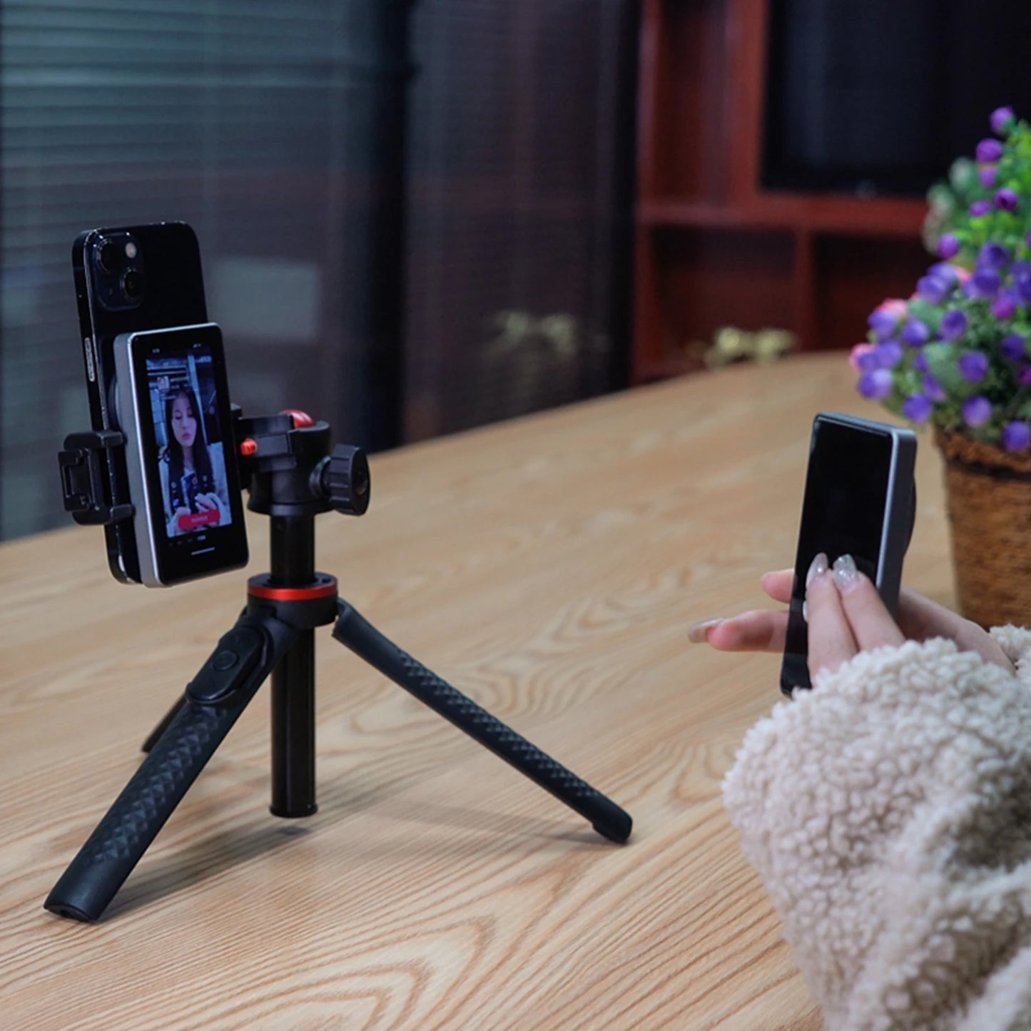 Smartphone Magnetic Monitor Screen Projector Phone Rear Camera Vlog Selfie for Live Stream Video Recording for Android iPhone
