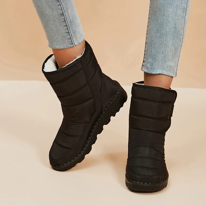 Women's Plush Lined Snow Boots - Non-Slip Platform Ankle Winter Boots