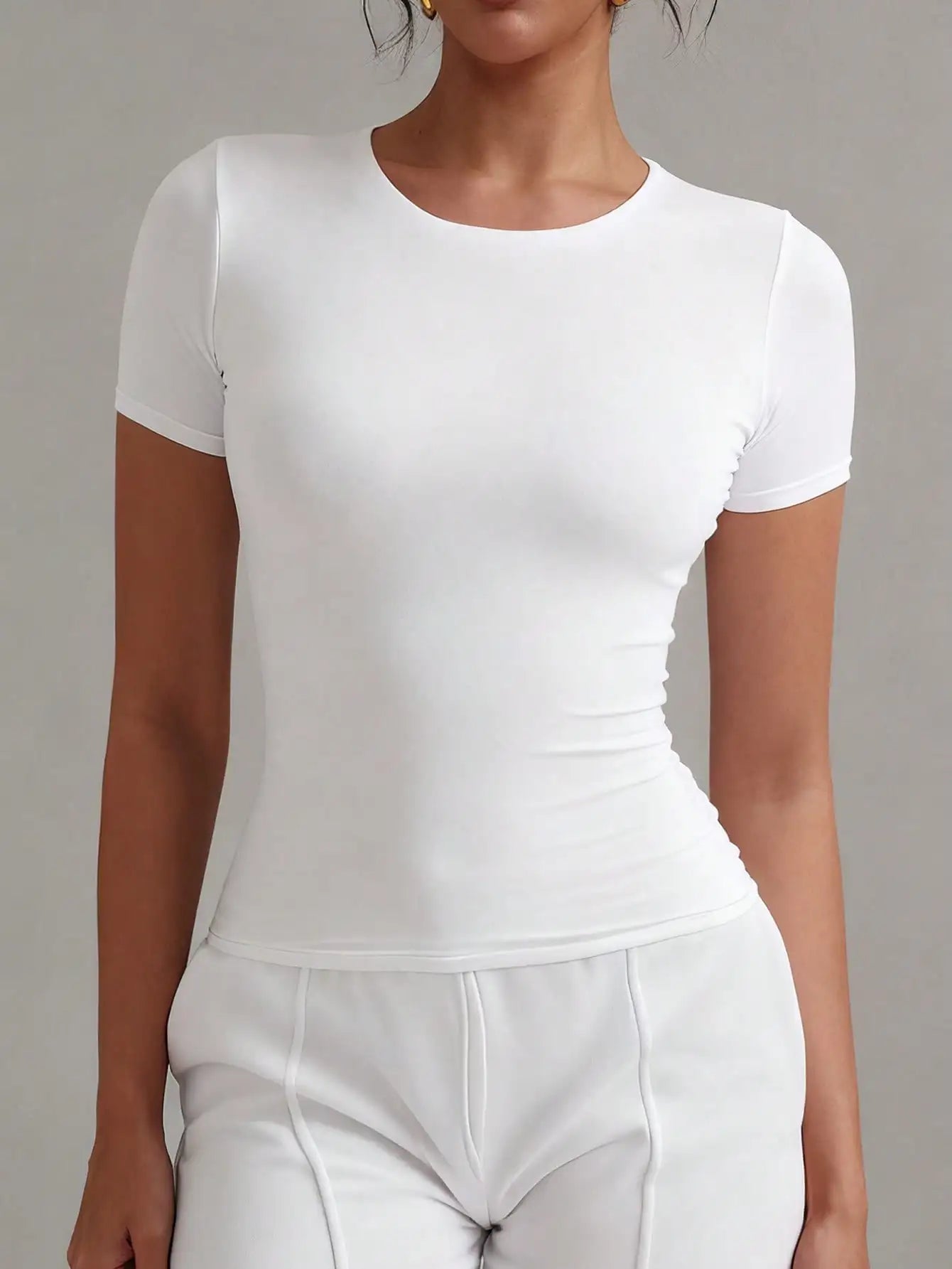 Women's Fitted Round-Neck T-Shirt — Solid Short-Sleeve Summer Tee
