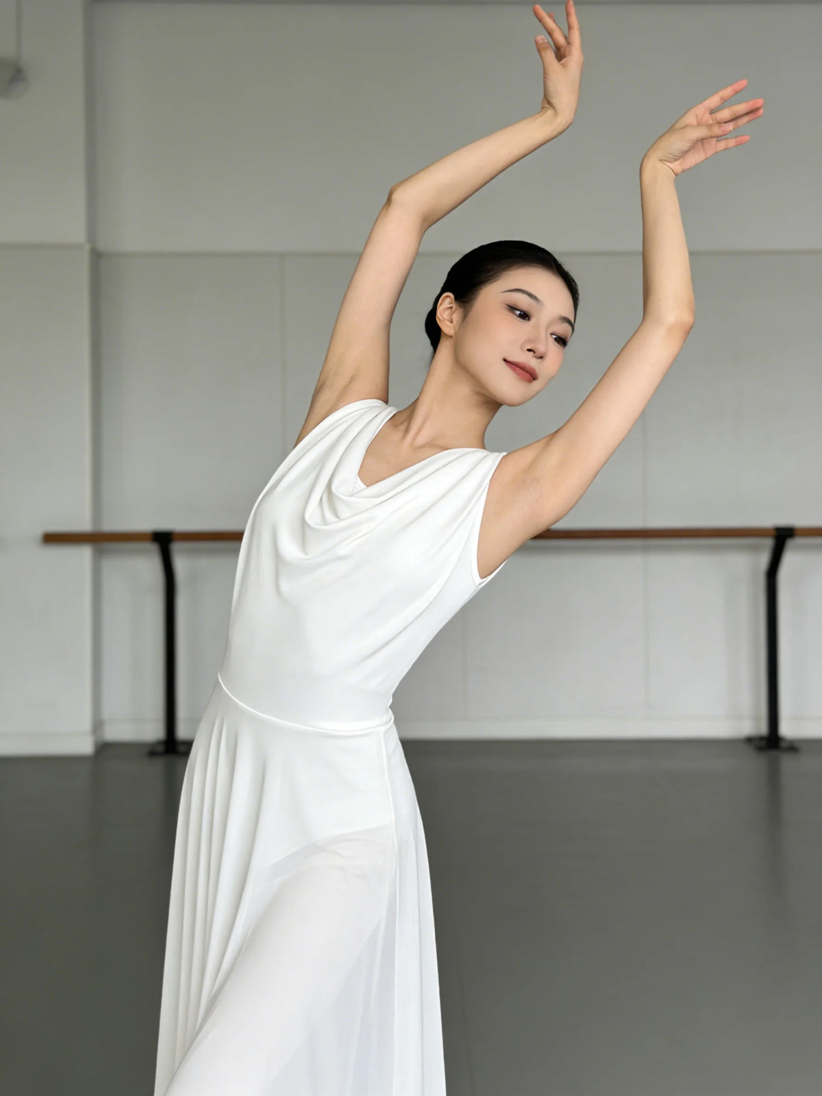 Women's backless tulle overlay lyrical dress