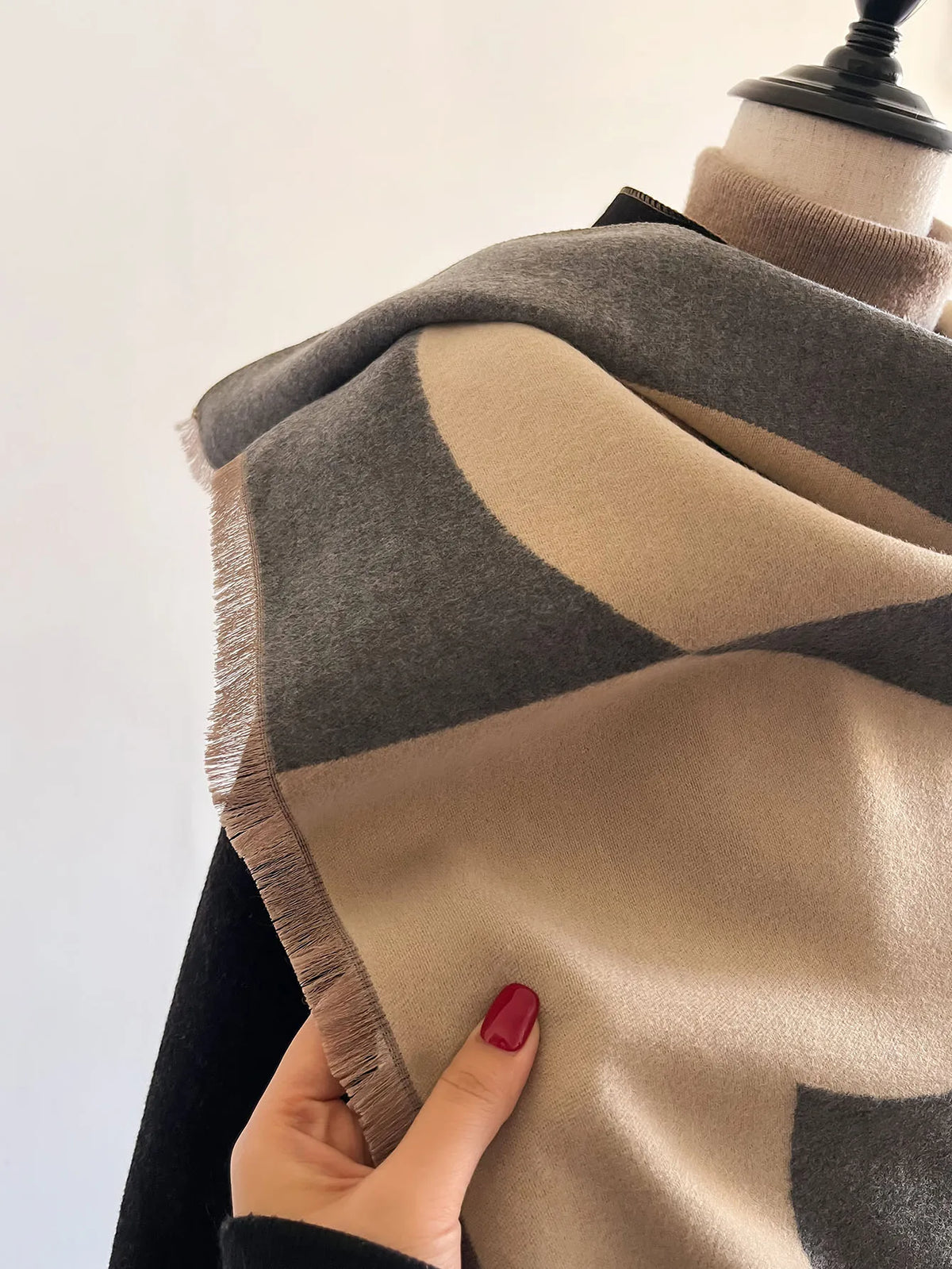 Women's Double-Sided Cashmere-Feel Scarf - Reversible Winter Shawl - photo 4